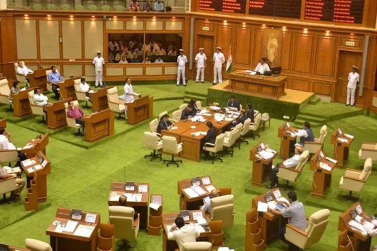 गोवा के लगभग सभी विधायक करोड़पति, 40 में से 29 के खिलाफ आपराधिक मामले Goa Assembly- India TV Hindi