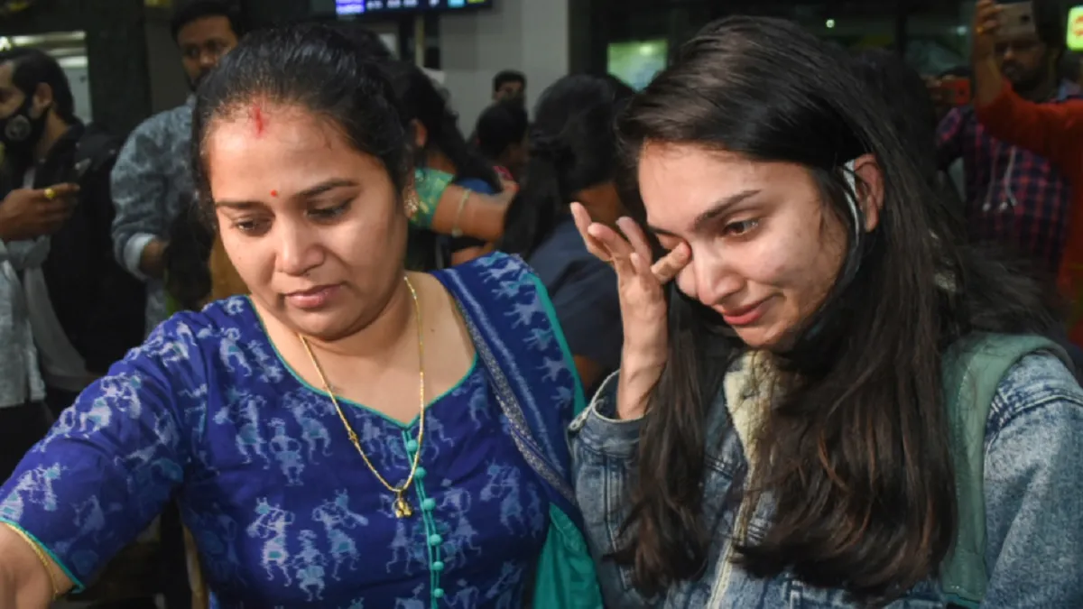 Russia Ukraine News: सुमी में फंसे हुए हैं 700 छात्र, भारत इन्हें निकालने की कोशिशों में जुटा Operation Ganga- India TV Hindi