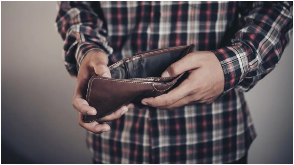 वास्तु टिप्स: पर्स में कभी न रखें ये चीजें, नहीं तो रूठ सकती हैं मां लक्ष्मी vastu tips- India TV Hindi