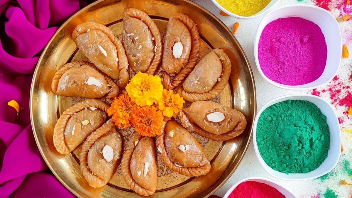 Holi 2022 Recipe this holi try Dry fruit Gujiya at home meve wali Gujia