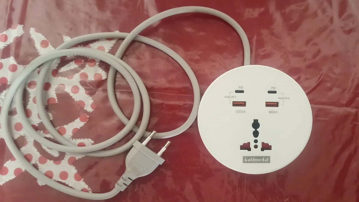 <p>Charger</p>- India TV Paisa