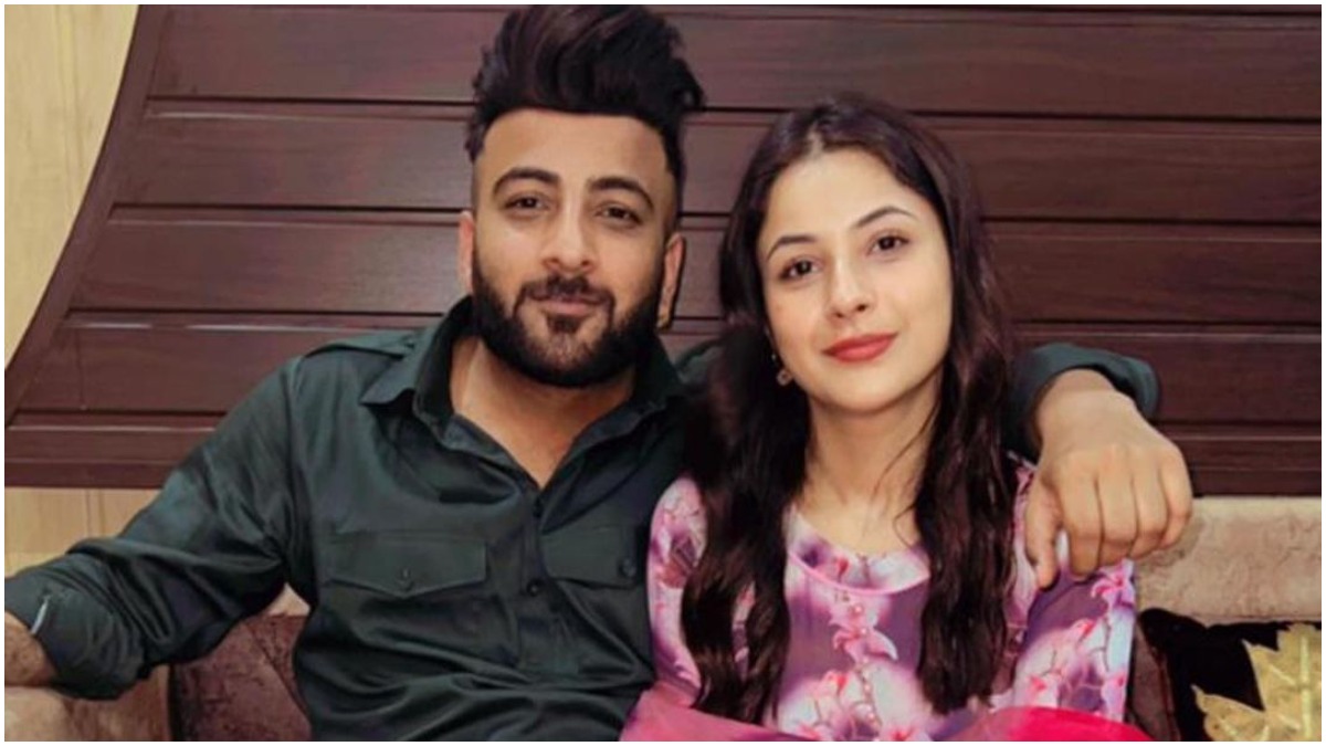 शहनाज़ गिल का न्यू ईयर धमाका! शहनाज़ गिल का न्यू ईयर धमाका!