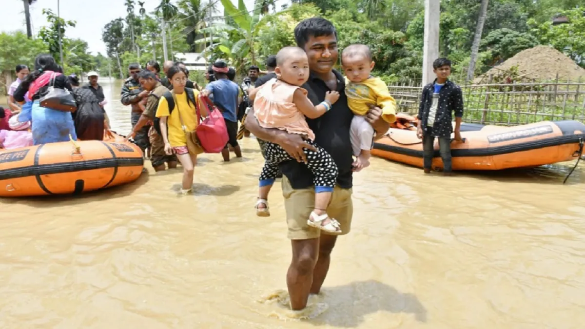 Assam Flood: असम में बाढ़ से बिगड़े हालात, 18 की मौत, 32 जिलों में 8.39 लाख से अधिक लोग प्रभावित Assam Flood- India TV Hindi