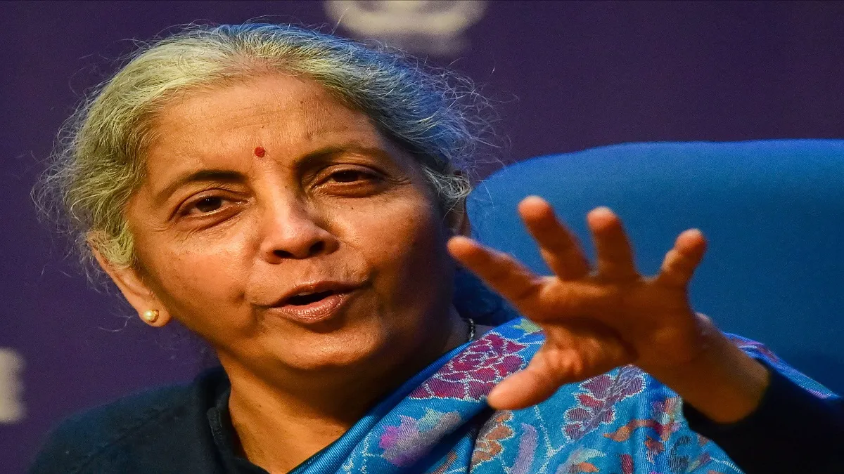 पेट्रोल, डीजल पर उत्पाद शुल्क कटौती से केंद्रीय करों में राज्यों के ‘हिस्से’ पर असर नहीं : सीतारमण <p>FM</p>- India TV Hindi