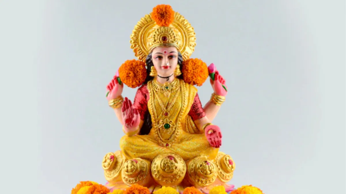 Sunday Upay: धन लाभ और सुख-समृद्धि पाने के लिए रविवार के दिन करें ये उपाय, मां लक्ष्मी की भी रहेगी कृपा Sunday Upay - India TV Hindi