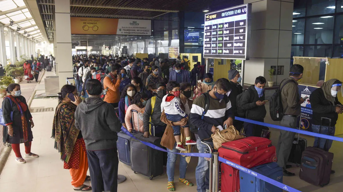 हवाई टिकटों की महंगाई को ठेंगा दिखा रहे यात्री, मई में लगभग पांच गुना बढ़ा एयर ट्रैवल <p>Air Travel</p>- India TV Paisa