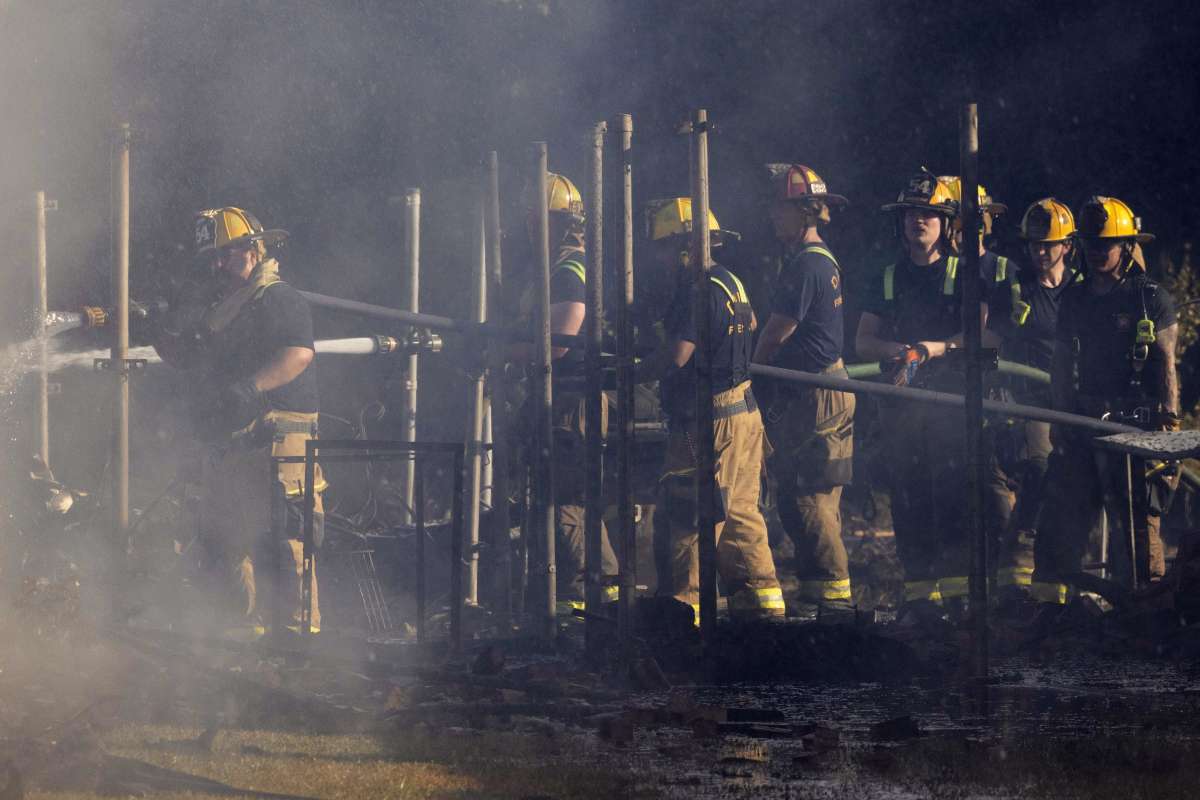 Nearly 18,000 cows killed huge smoke rising after massive explosion and fire, पश्चिमी टेक्सास के डेयरी फार्म में बड़े पैमाने पर विस्फोट के बाद लगी आग, दुर्घटना में 18,000 गायों की दर्दनाक मौत