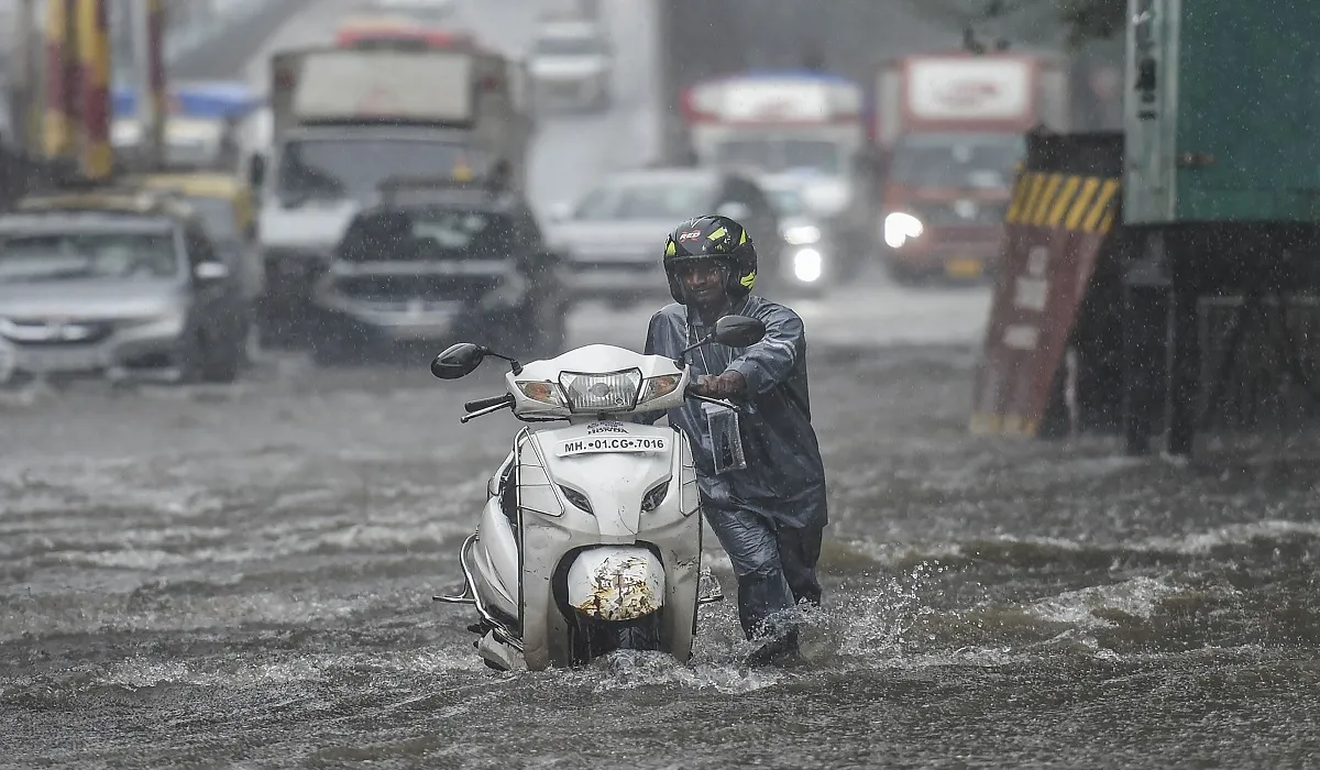 Mumbai Rains Highlights: सीएम शिंदे का अधिकारियों को निर्देश, 'बाढ़ की वजह से किसी की जान नहीं जानी चाहिए' Mumbai Rains - India TV Hindi