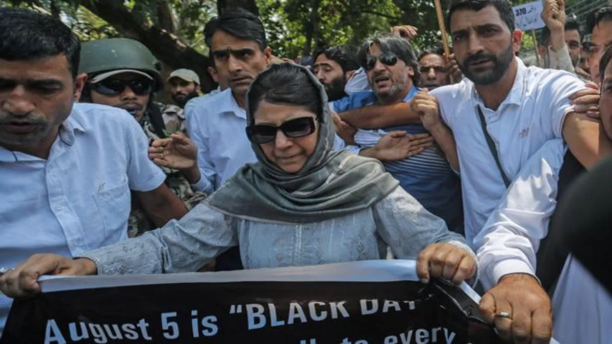 Article-370: अनुच्छेद-370 हटने के 3 साल पूरे, कश्मीर की राजनीतिक पार्टियां अभी भी कर रही फैसले को वापस लेने की मांग Protest Against Article-370- India TV Hindi