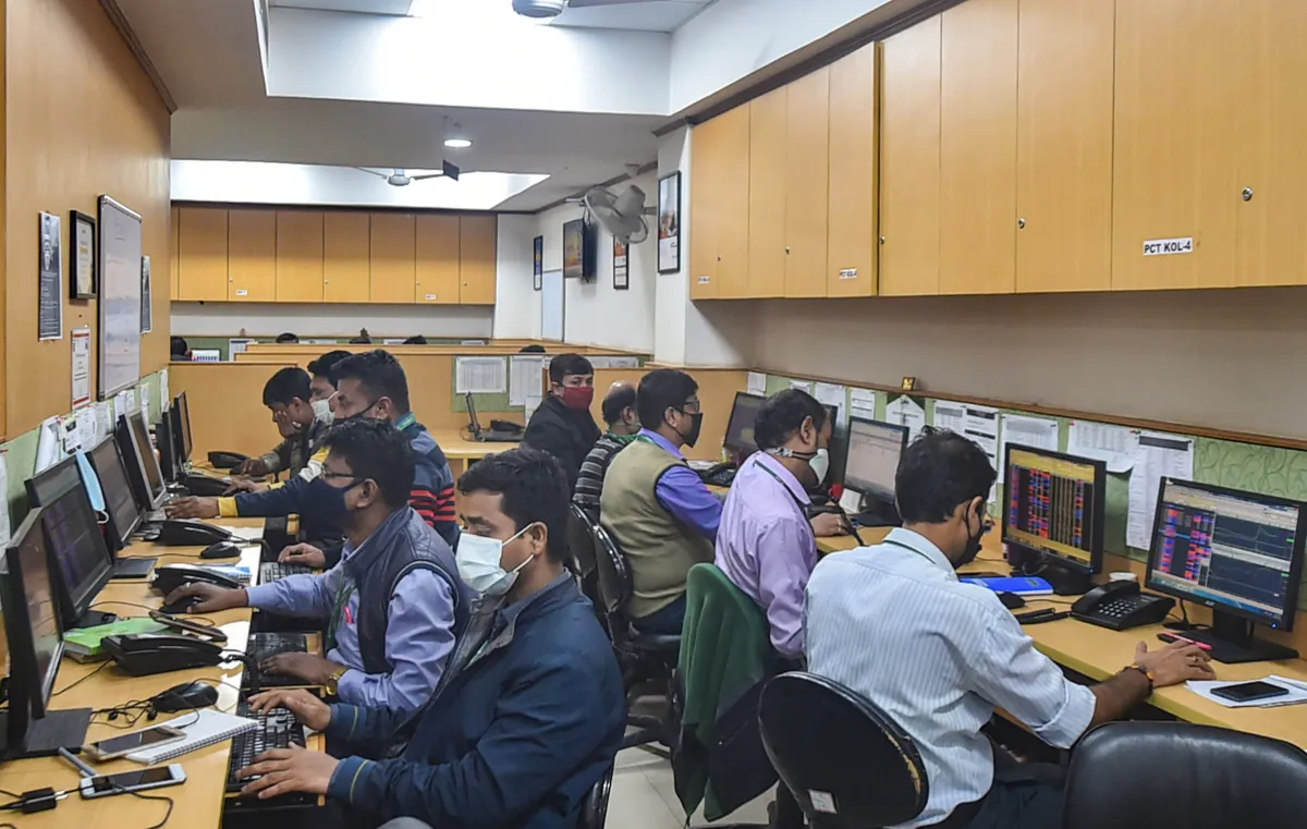 Stock Market: शेयर बाजार में हफ्ते के पहले दिन तेजी, आज इन शेयरों में मिल रहा है कमाई का मौका Stock Market- India TV Hindi