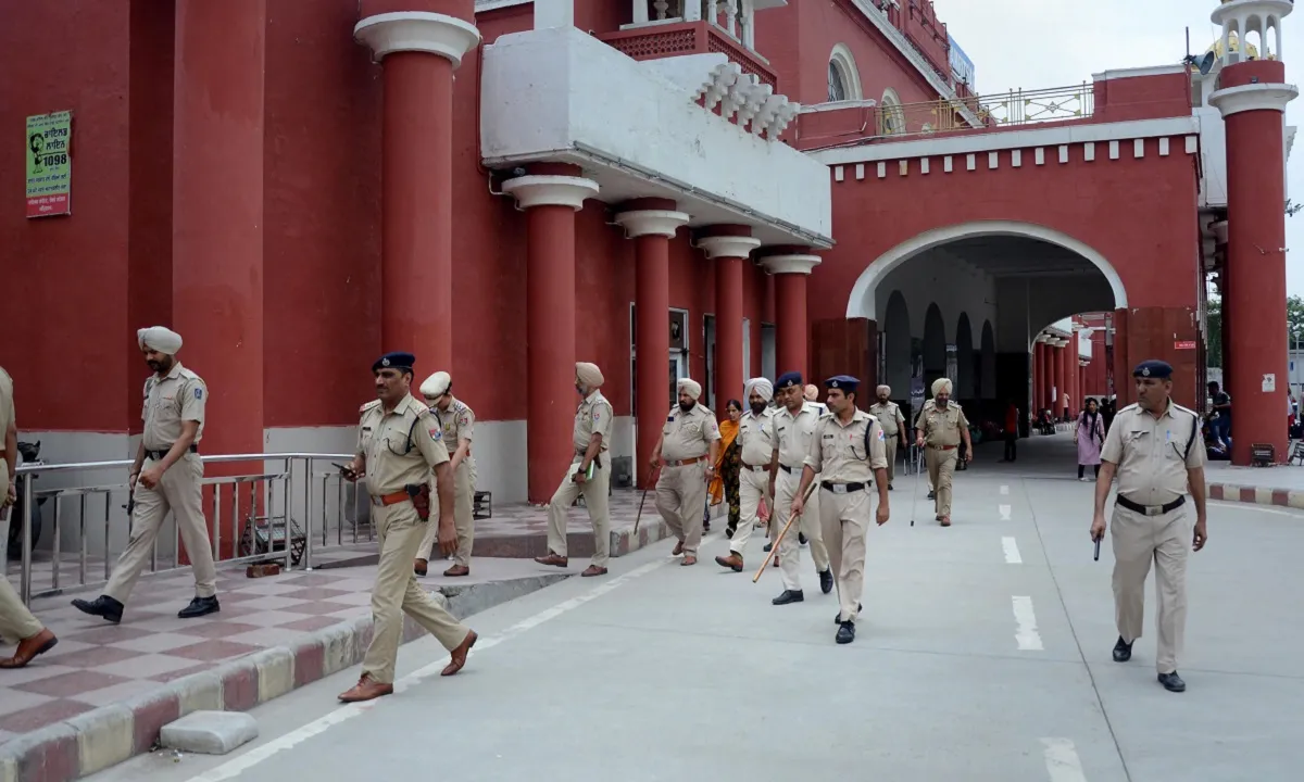 पंजाब के तरन तारन में पुलिस थाने पर रॉकेट से हमला, डीजीपी ने बताई पाकिस्तान की साजिश पंजाब पुलिस- India TV Hindi