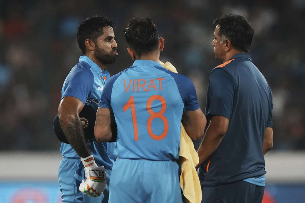 Rahul Dravid Falls Ill Suddenly After Kolkata ODI IND vs SL Set to Miss 3rd  Match Flies to Bengaluru | आखिरी वनडे से पहले टीम इंडिया को बड़ा झटका, अचानक  इस दिग्गज