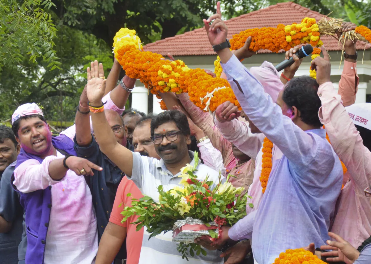Jharkhand News: राजनीतिक अस्थिरता के बीच हेमंत सोरेन ने लिया बड़ा फैसला, जानें किसको होगा फायदा Jharkhand Chief Minister Hemant Soren- India TV Hindi
