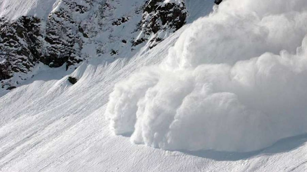 Nepal News: नेपाल में हिमस्खलन की चपेट में आने से 1 की मौत, भारतीय  पर्वतारोही सहित 12 लोग घायल - India TV Hindi