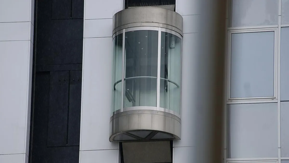 लिफ्ट में नाबालिग लड़की से छेड़छाड़ का आरोप, पुलिस ने बुजुर्ग को हिरासत में लिया Ahmedabad Crime News, Ahmedabad News, Ahmedabad Crime- India TV Hindi