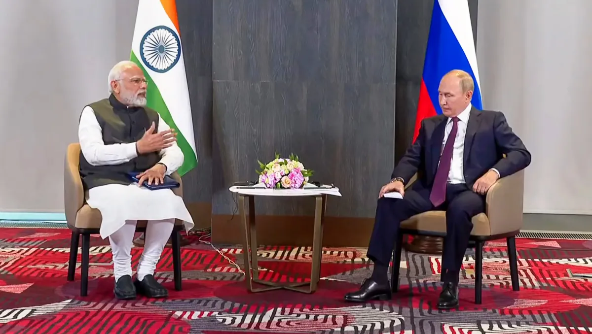 SCO Summit: पीएम मोदी ने की पुतिन से यूक्रेन पर चर्चा, तुर्की से कूटनीति पर बात, वेटिंग में रह गए जिनपिंग और शहबाज PM Modi with Putin- India TV Hindi