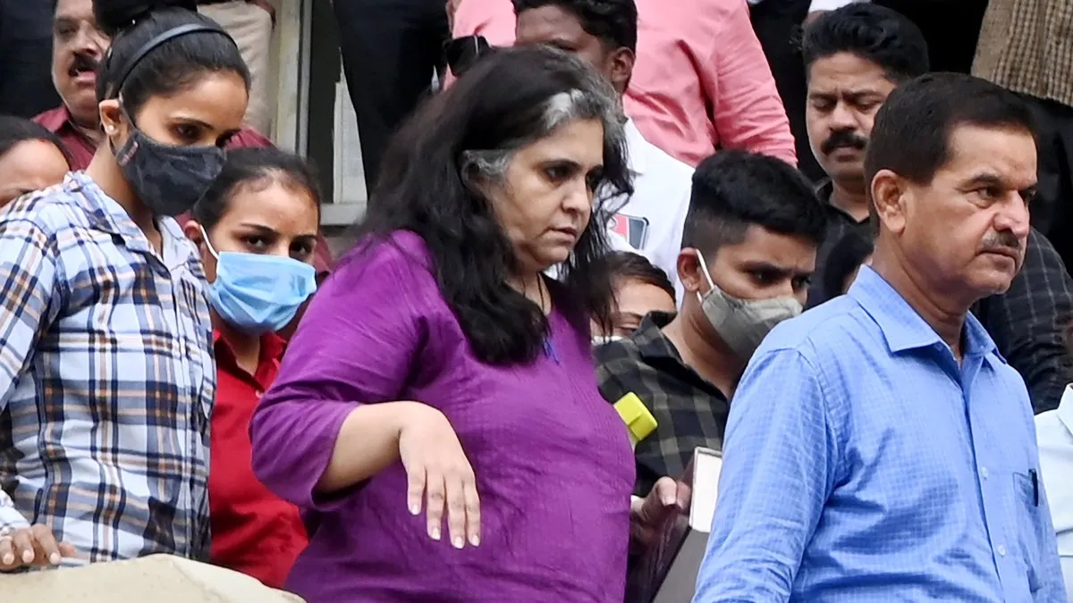 Teesta Setalvad Case: तीस्ता सीतलवाड़ के खिलाफ चार्जशीट में SIT ने किए कई बड़े खुलासे, नकली सबूत गढ़ने का लगाया आरोप Teesta Setalvad Case- India TV Hindi