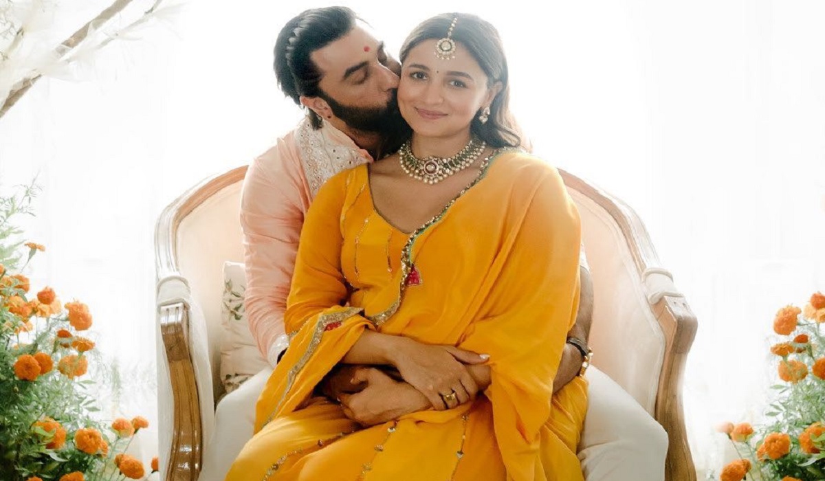 Alia Bhatt पर प्यार लुटाते नजर आए रणबीर कपूर, एक्ट्रेस ने शेयर कीं बेबी  शॉवर की इनसाइड Photos - India TV Hindi News