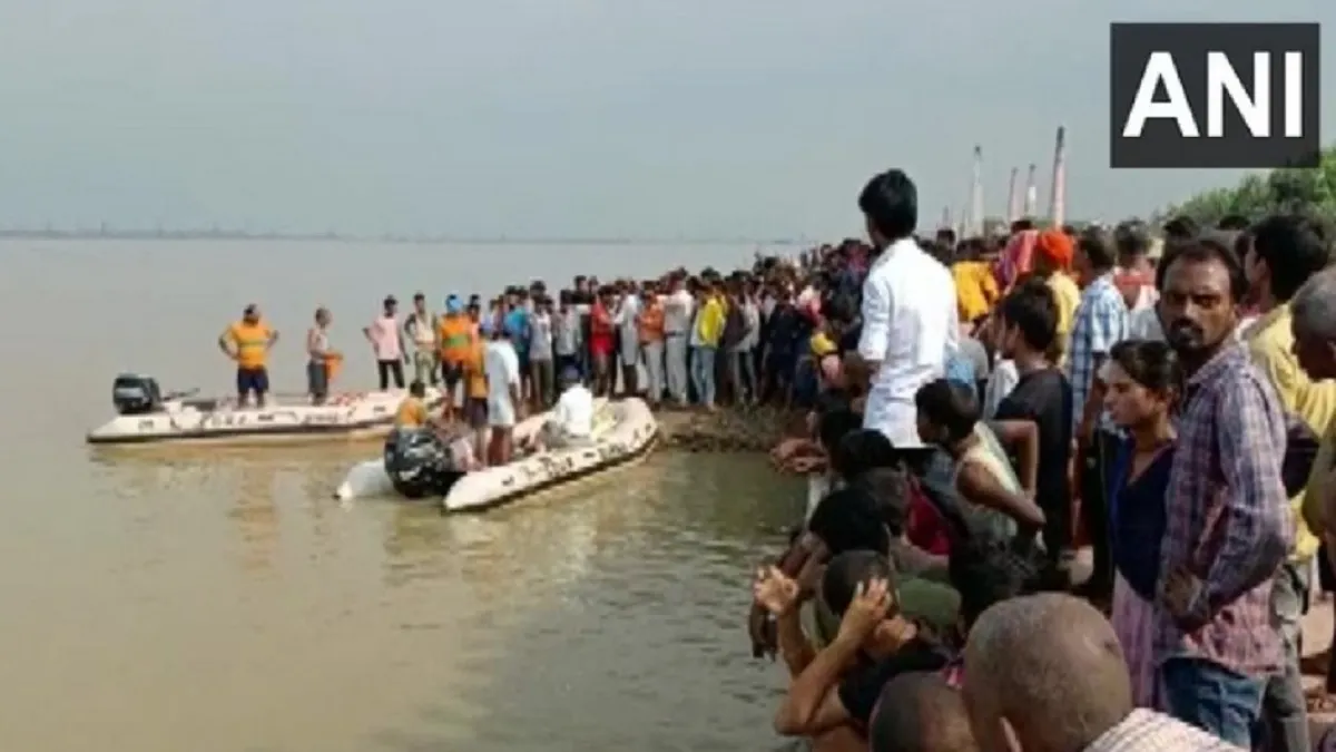 Patna News: पटना में हादसा, गंगा नदी में नाव डूबने से 5 लोग लापता, 13 लोग थे सवार Boat Accident- India TV Hindi