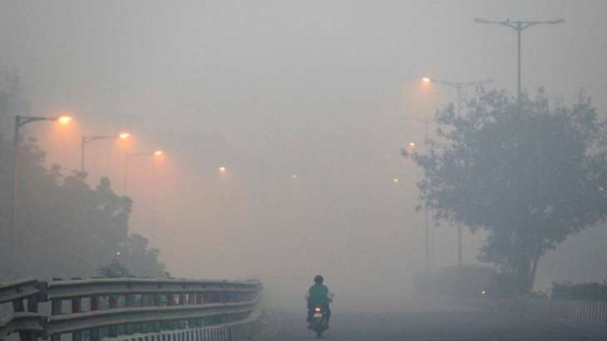 Delhi Air Quality: दिवाली के दिन जहरीली रहेगी दिल्ली की हवा, यहां जानिए पूरा हाल