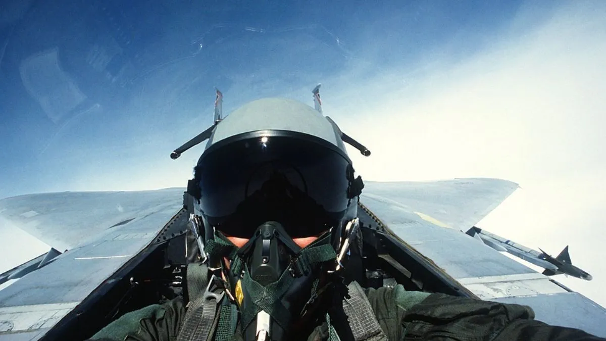 केवल ब्रिटिश ही नहीं, बल्कि अमेरिकी फाइटर पायलट भी चीनी सेना को चुपचाप दे रहे ट्रेनिंग, ऑस्ट्रेलिया में एक गिरफ्तार चीनी सेना को ट्रेनिंग देने वाला अमेरिकी पायलट गिरफ्तार- India TV Hindi