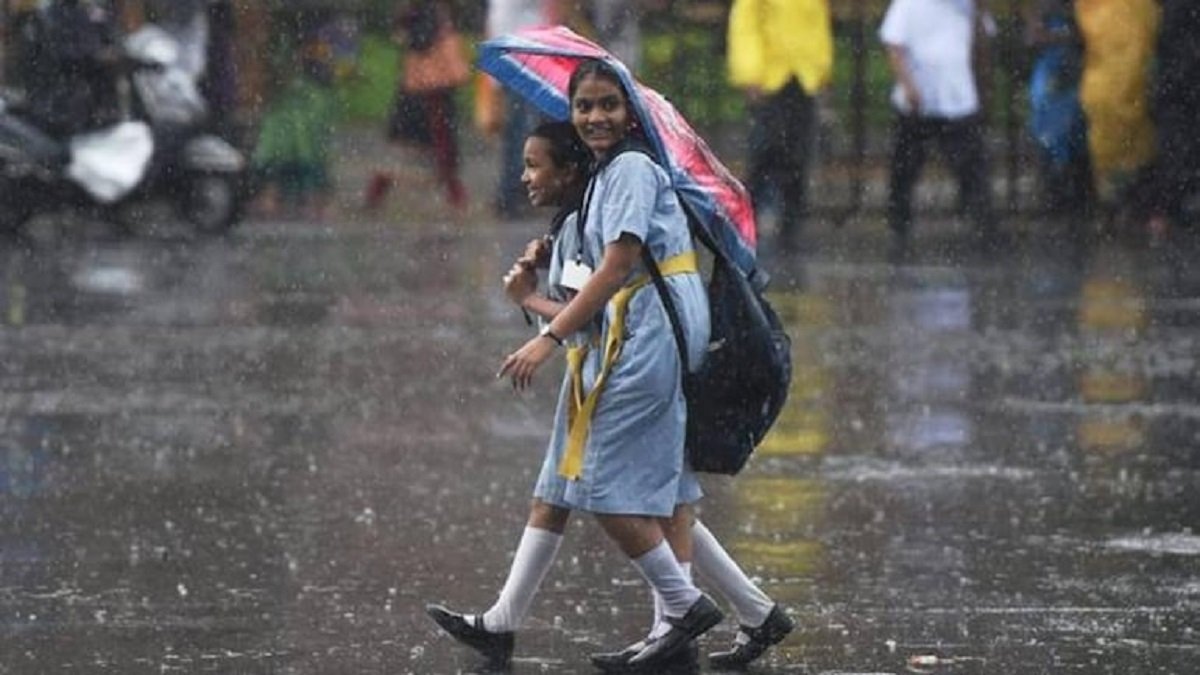 नोएडा समेत यूपी के इन अहम जिलों में बंद रहेंगे स्कूल, भारी बारिश के चलते लिया गया फैसला
