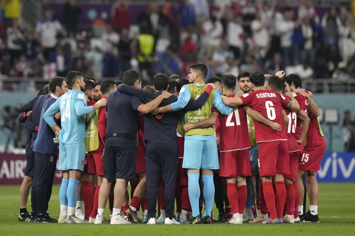 फीफा वर्ल्ड कप में ईरानी खिलाड़ियों ने क्यों नहीं गाया राष्ट्रगान? जानें सरकार दे सकती है कौन सी बड़ी सजा