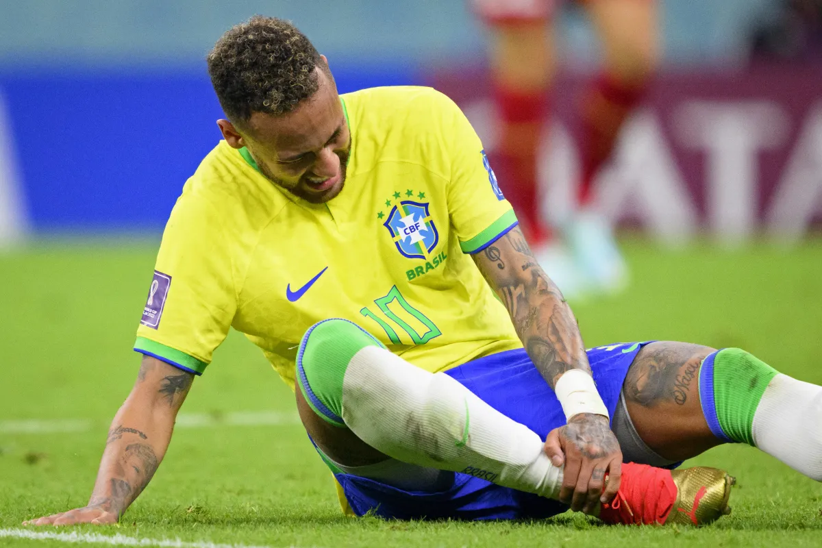 FIFA World Cup के बीच में ब्राजील को तगड़ा झटका, चोट के चलते नेमार अगले मैच से बाहर Neymar- India TV Hindi
