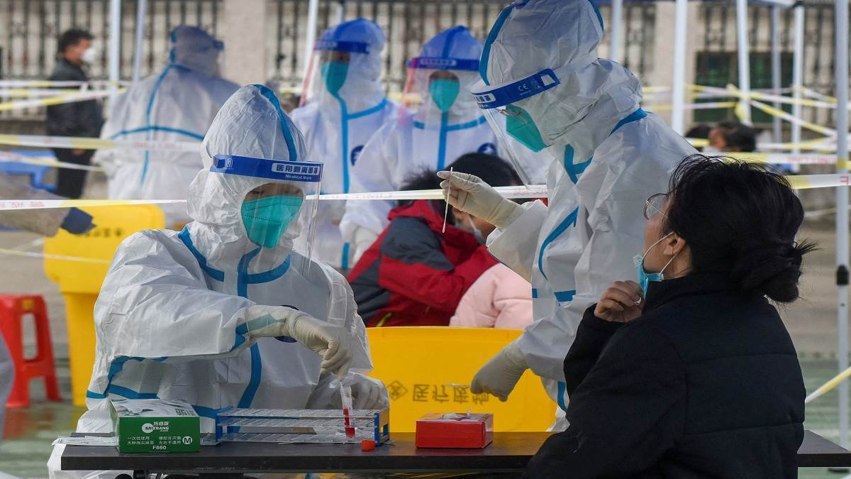 ठंड बढ़ते ही चीन में आई नए कोरोना मामलों की ‘सुनामी’, एक दिन में आए सबसे ज्यादा केस