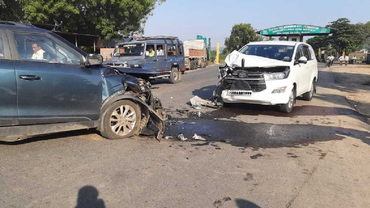 महाराष्ट्र के पूर्व गृह मंत्री और कांग्रेस नेता आरिफ नसीम खान दुर्घटना में घायल