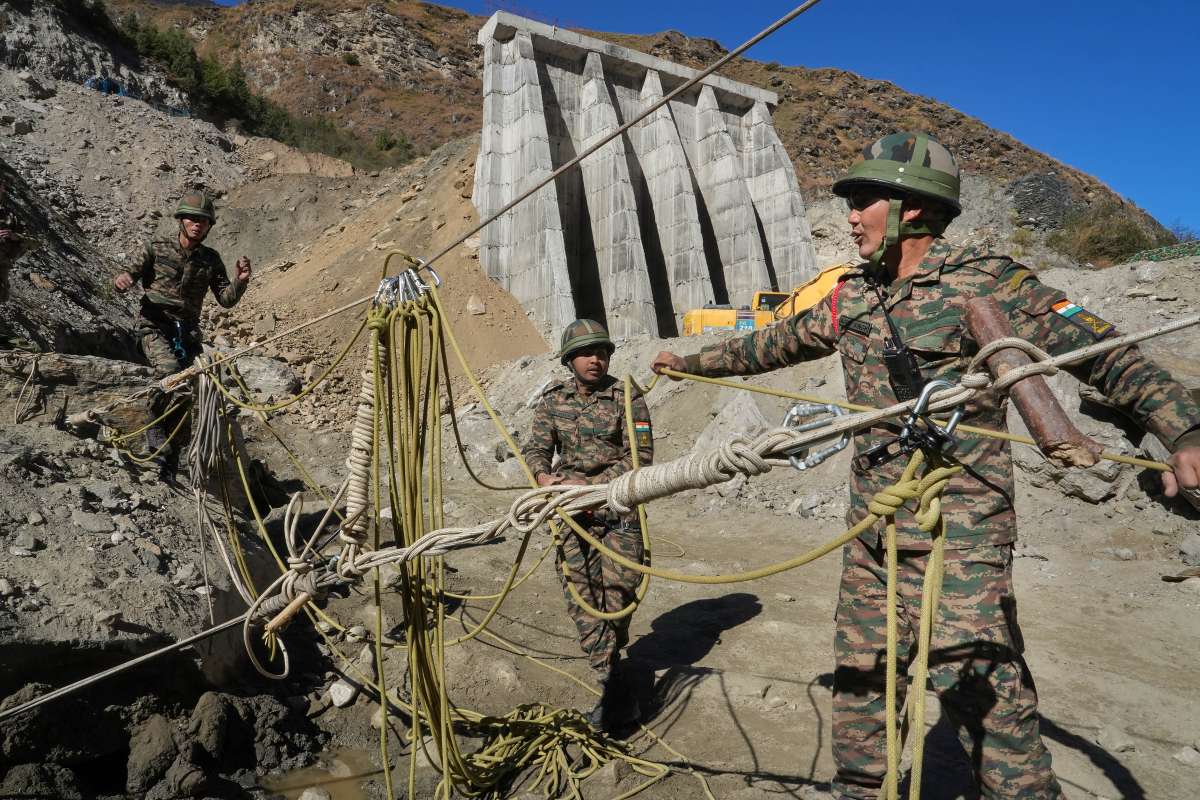 दुश्मनों से निपटने के लिए सेना पूरी तरह तैयार, पाक लड़ रहा छद्म युद्ध, आई रक्षा मंत्रालय ने समीक्षा रिपोर्ट