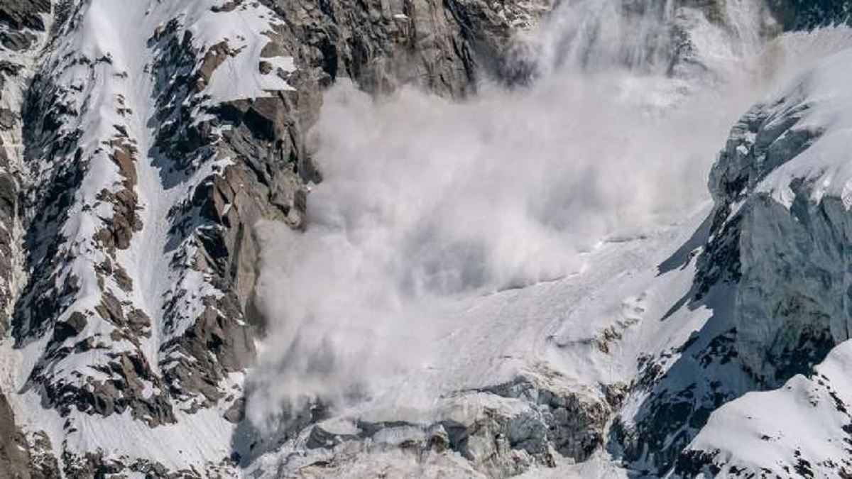 Three army soldiers martyred due to avalanche in Machhil area Jammu Kashmir