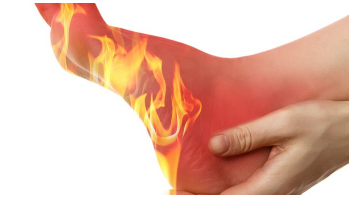 पैरों में जलन का कारण burning sensation in feet causes in hindi India TV Hindi