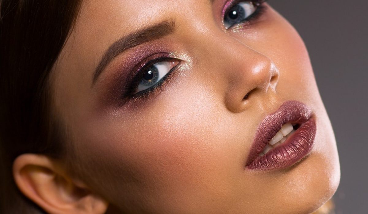 Makeup Tips: कॉन्टूरिंग मेकअप के लिए अपनाएं ये सिंपल स्टेप्स, क्या है कॉन्टूरिंग मेकअप Makeup Tips: कॉन्टूरिंग मेकअप के लिए अपनाएं ये सिंपल स्टेप्स, क्या है कॉन्टूरिंग मेकअप
