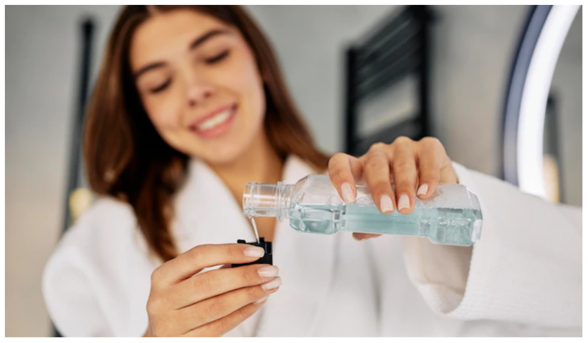 Mouthwash Side Effects माउथवॉश बढ़ा सकता है आपकी परेशानियां, इन बातों