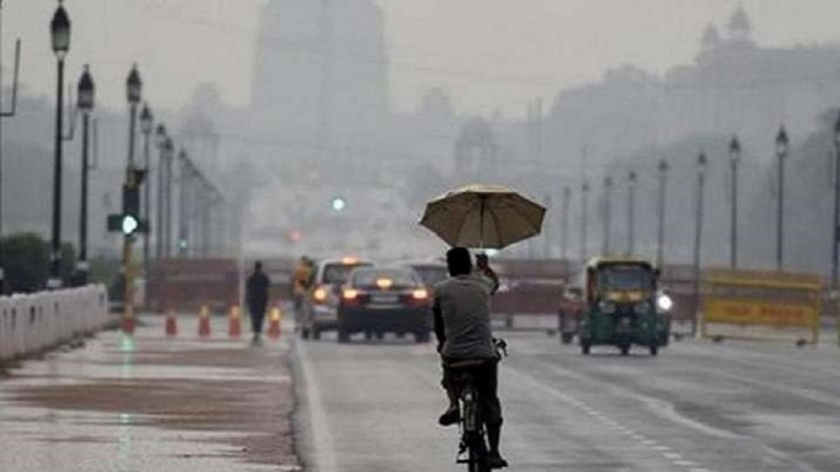 दिल्ली में मंगलवार दोपहर हो सकती है हल्की बारिश, जानें एयर क्वालिटी इंडेक्स और तापमान से जुड़ा अपडेट। Weather in Delhi Light rain may occur on Tuesday afternoon know updates related to aqi