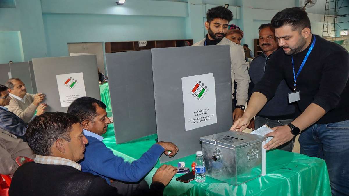 Himachal Pradesh Election 2022 LIVE: हिमाचल प्रदेश में आज EVM में कैद होगी उम्मीदवारों की किस्मत, सुबह 7 बजे से शुरू होगी वोटिंग