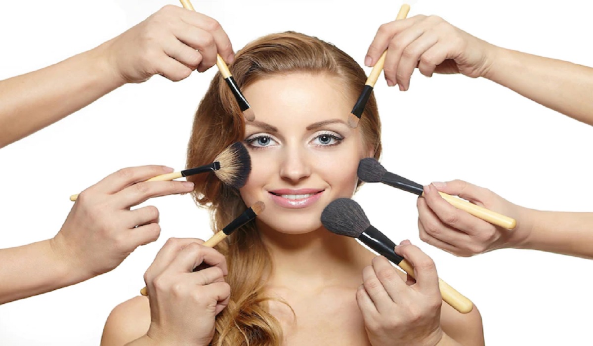 इस तरह का आसान मेकअप आपके लुक में लगाएगा चार चांद, ट्राई करें ये टिप्स Beauty Tips try these easy makeup tips for every function