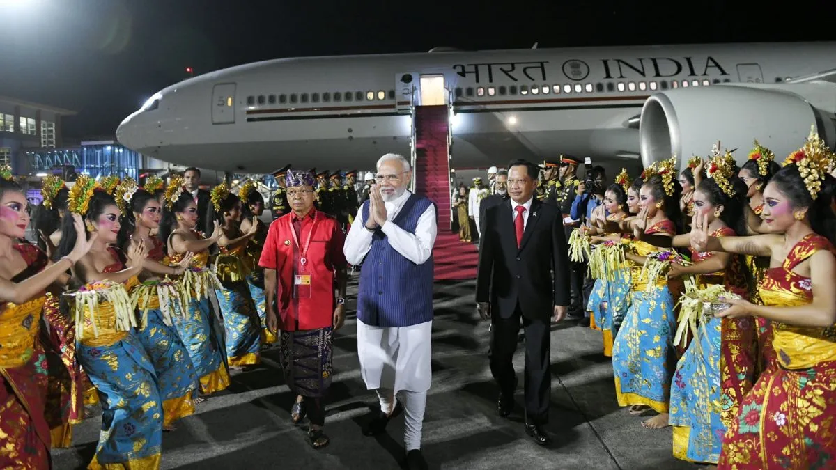 G20 Summit Indonesia Highlights: जी-20 शिखर सम्मेलन में भाग लेने के लिए इंडोनेशिया के बाली पहुंचे प्रधानमंत्री मोदी, हुआ भव्य स्वागत प्रधानमंत्री नरेंद्र मोदी बाली पहुंचे- India TV Hindi