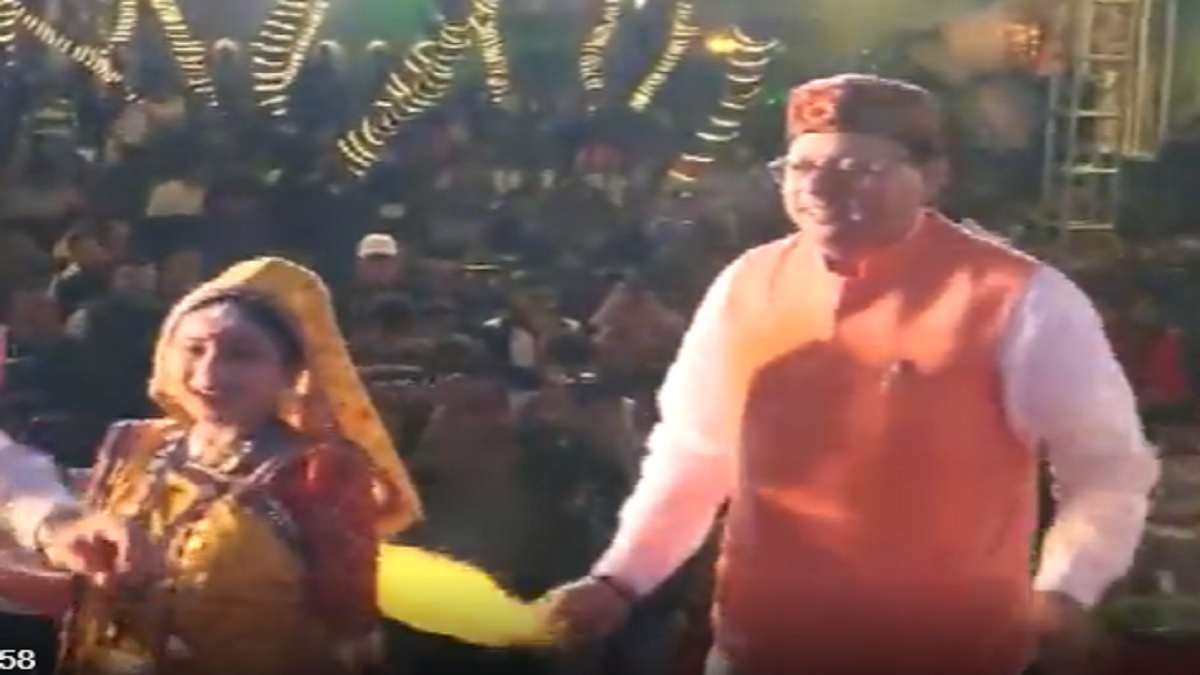 क्या आपने उत्तराखंड के मुख्यमंत्री पुष्कर सिंह धामी को नाचते हुए देखा है? सामने आया दिलचस्प VIDEO । Have you seen Uttarakhand Chief Minister Pushkar Singh Dhami dancing Interesting video surfaced