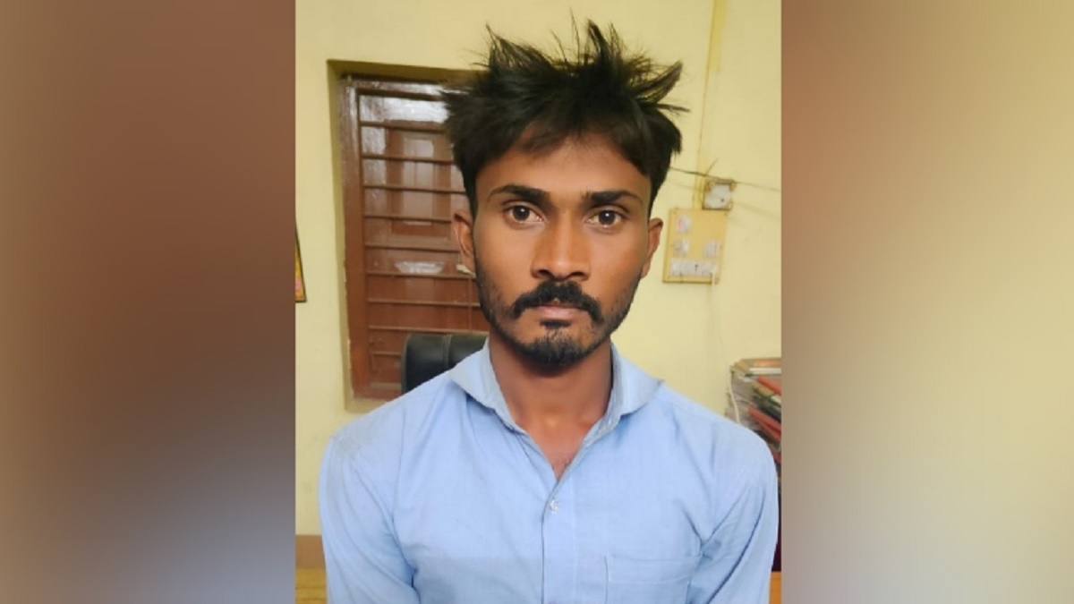 महाराष्ट्र: हिंगोली में लव जिहाद! आरोपी शख्स ने हिंदू गर्लफ्रेंड से धर्म परिवर्तन के लिए कहा, मामला दर्ज। Maharashtra Love Jihad case surfaced from Hingoli accused man asks Hindu girlfriend to convert महाराष्ट्र: हिंगोली में लव जिहाद! आरोपी शख्स ने हिंदू गर्लफ्रेंड से धर्म परिवर्तन के लिए कहा, मामला दर्ज। Maharashtra Love Jihad case surfaced from Hingoli accused man asks Hindu girlfriend to convert