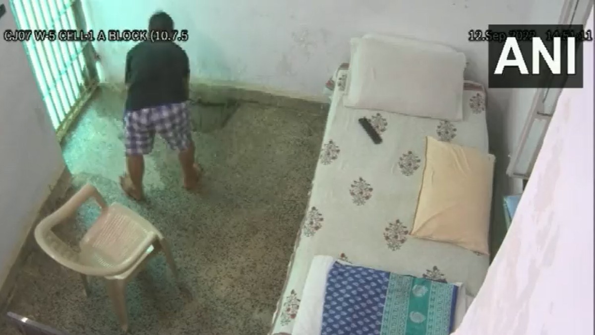 Satyendar Jain Another video surfaced from Tihar Jail people seen cleaning the cell