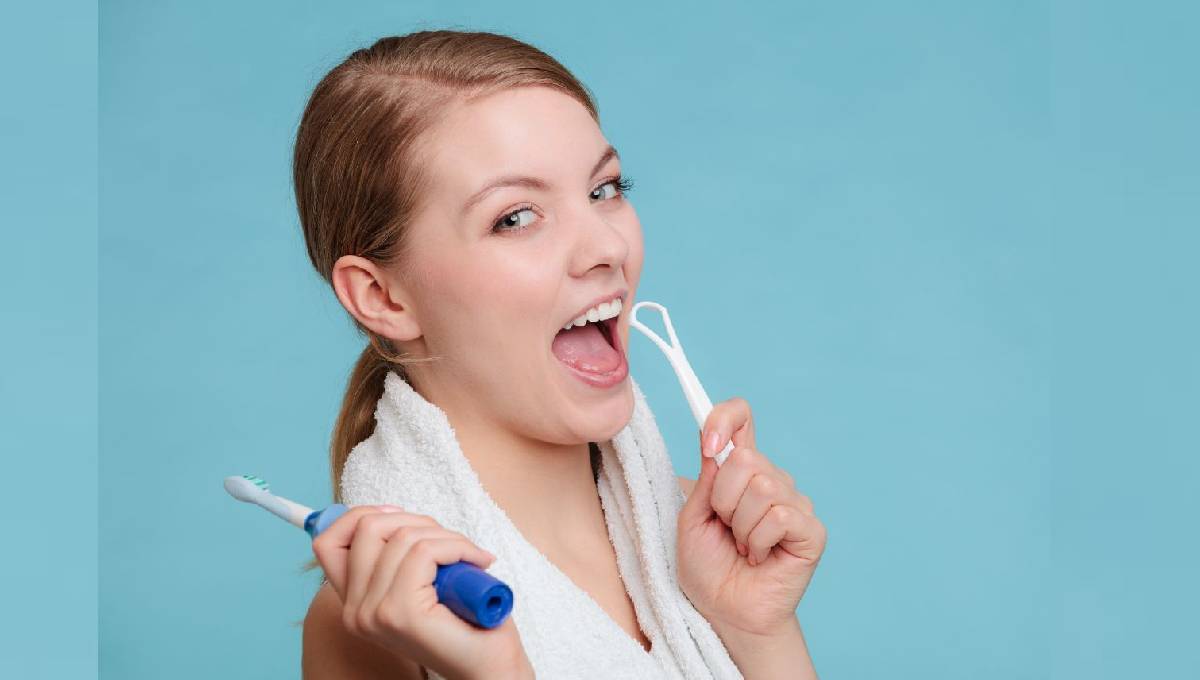 clean tongue tips this method way to properly clean your tongue will keep away many diseases / Tongue Cleaning tips: सिर्फ दांतों की सफाई काफी नहीं, पूरे मुंह की सफाई के लिए इन तरीकों से करें जीभ भी