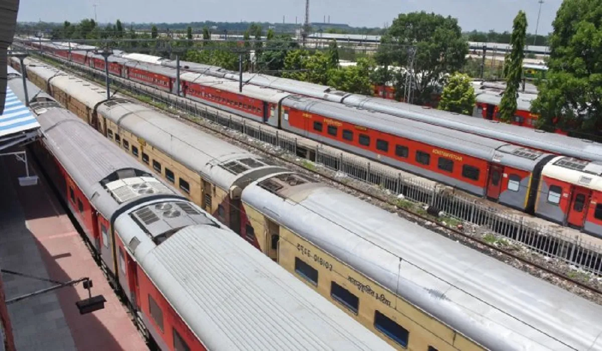 Indian Railways: आज भी कैंसिल हुईं 186 ट्रेन, कुछ की टाइमिंग में बदलाव, देखें लिस्ट भारतीय रेलवे- India TV Hindi