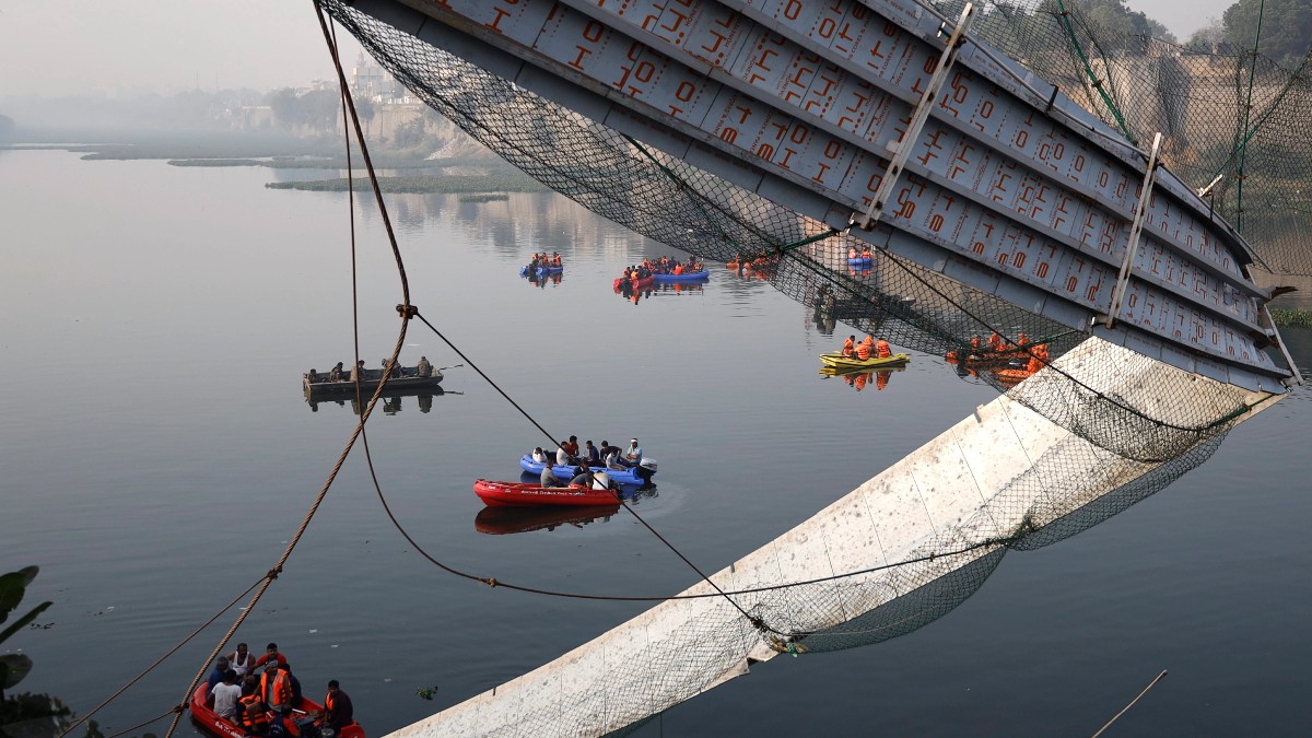 Morbi bridge accident to state government and municipality Gujarat High Court reprimanded said Don’t show too much cleverness मोरबी पुल हादसे पर गुजरात सरकार को हाईकोर्ट ने लगाई फटकार