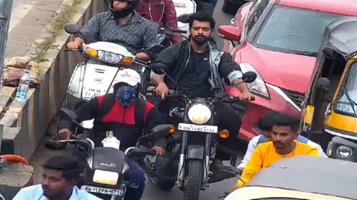 फोटो के साथ आया चालान, युवक ने ट्विटर पर शेयर कर लिखा, “वाह मैं स्मार्ट लग रहा हूं”। Viral News: Pune city Police sent the chalaan to man, he shared it on twitter and wrote, I look good. फोटो के साथ आया चालान, युवक ने ट्विटर पर शेयर कर लिखा, “वाह मैं स्मार्ट लग रहा हूं”। Viral News: Pune city Police sent the chalaan to man, he shared it on twitter and wrote, I look good.