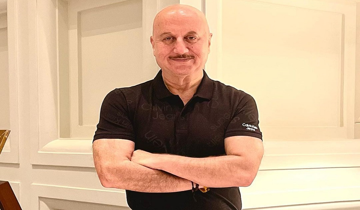 Anupam Kher goodbye to 2022 shares BTS video from his movies actor says I will continue to work hard | अनुपम खेर ने 2022 को कहा अलविदा