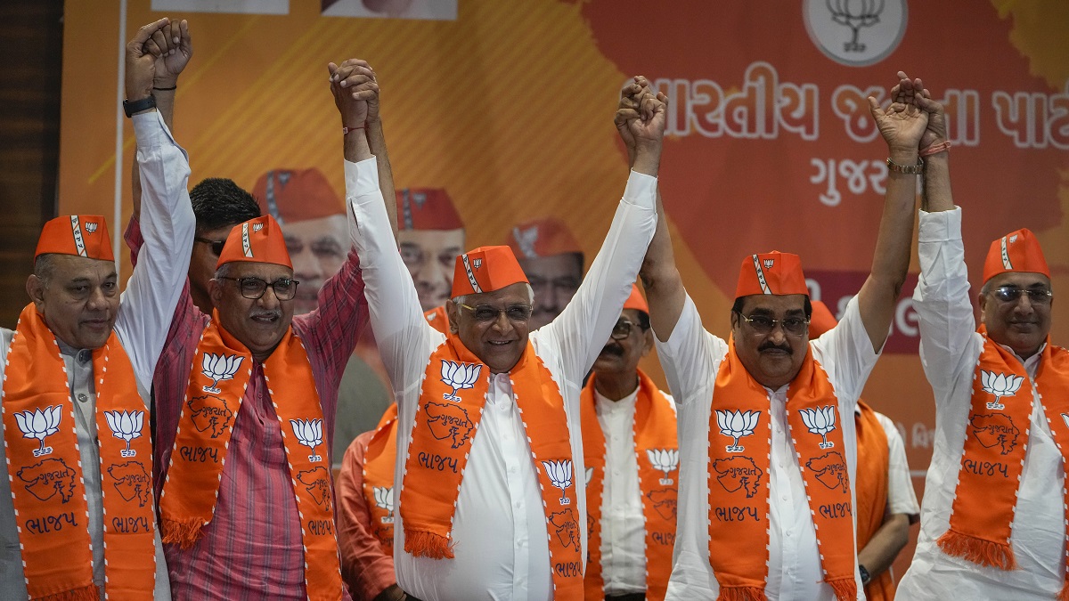 गुजरात की नई सरकार में 17 में से 16 मंत्री ‘करोड़पति’, चार मंत्रियों के खिलाफ आपराधिक मामले । Four out of 17 Gujarat ministers face criminal cases, 16 are crorepati