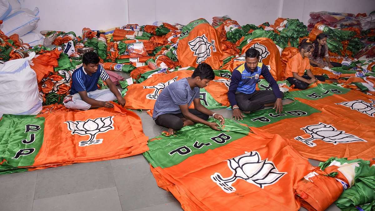दिल्ली में ढहा BJP का किला लेकिन गुजरात में जोश ‘High’, काउंटिग से पहले ही जीत के जश्न की तैयारी । Gujarat assembly election results 2022 bjp preparing for victory celebration before counting दिल्ली में ढहा BJP का किला लेकिन गुजरात में जोश ‘High’, काउंटिग से पहले ही जीत के जश्न की तैयारी । Gujarat assembly election results 2022 bjp preparing for victory celebration before counting