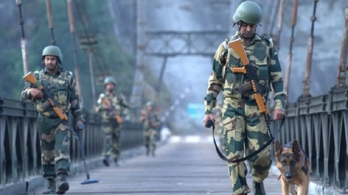 Jammu Kashmir: BSF ने श्रीनगर के मुख्यालय में मनाया 58वां स्थापना दिवस, शहीदों को दी गई श्रद्धांजलि बीएसएफ का आज 58वां स्थापना दिवस- India TV Hindi